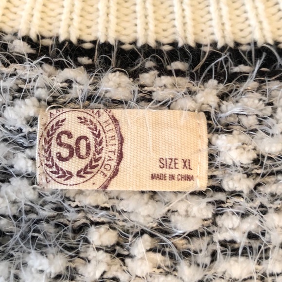 SO Oversized V-Neck Fuzzy Sweater - Picture 5 of 7